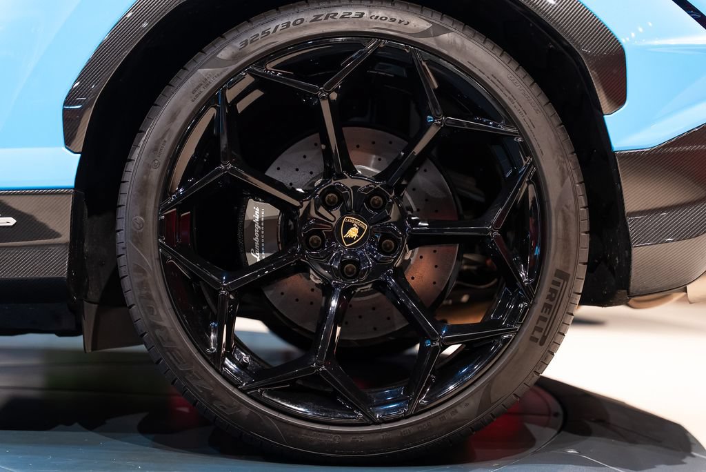 Used 2024 Lamborghini Urus Performante AWD/4WD image 48