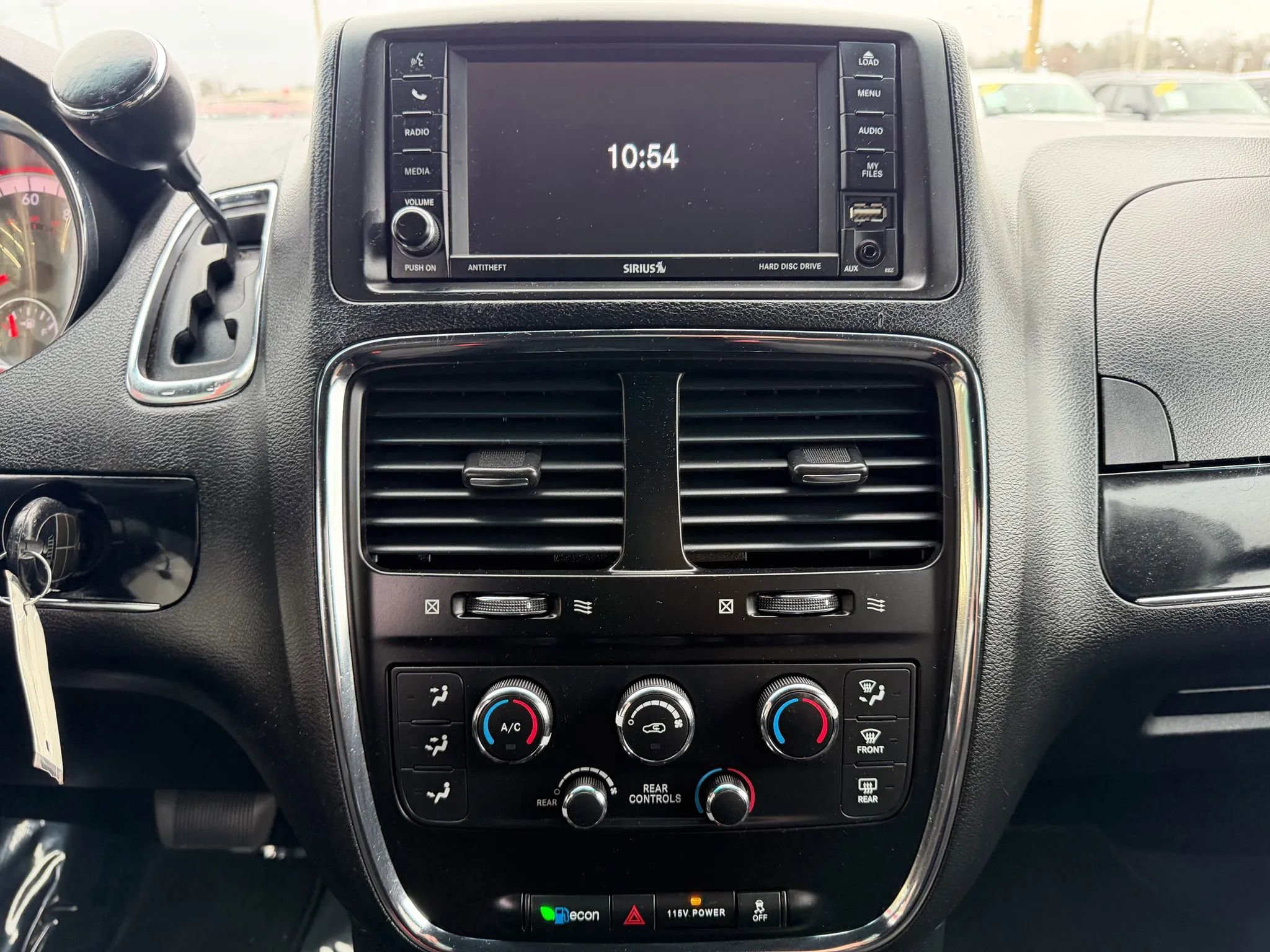 Used 2017 Dodge Grand Caravan SE image 16