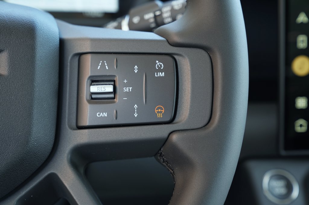 New 2026 Land Rover Defender 110 X-Dynamic SE AWD/4WD image 17