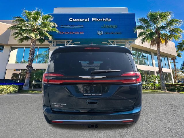 Certified 2025 Chrysler Pacifica Pinnacle w/ Trailer Tow Group FWD image 6