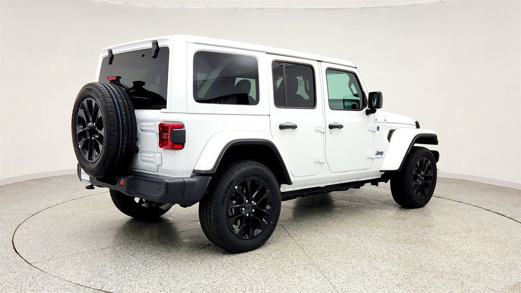 Used 2025 Jeep Wrangler Unlimited Sahara w/ Safety Group AWD/4WD image 5