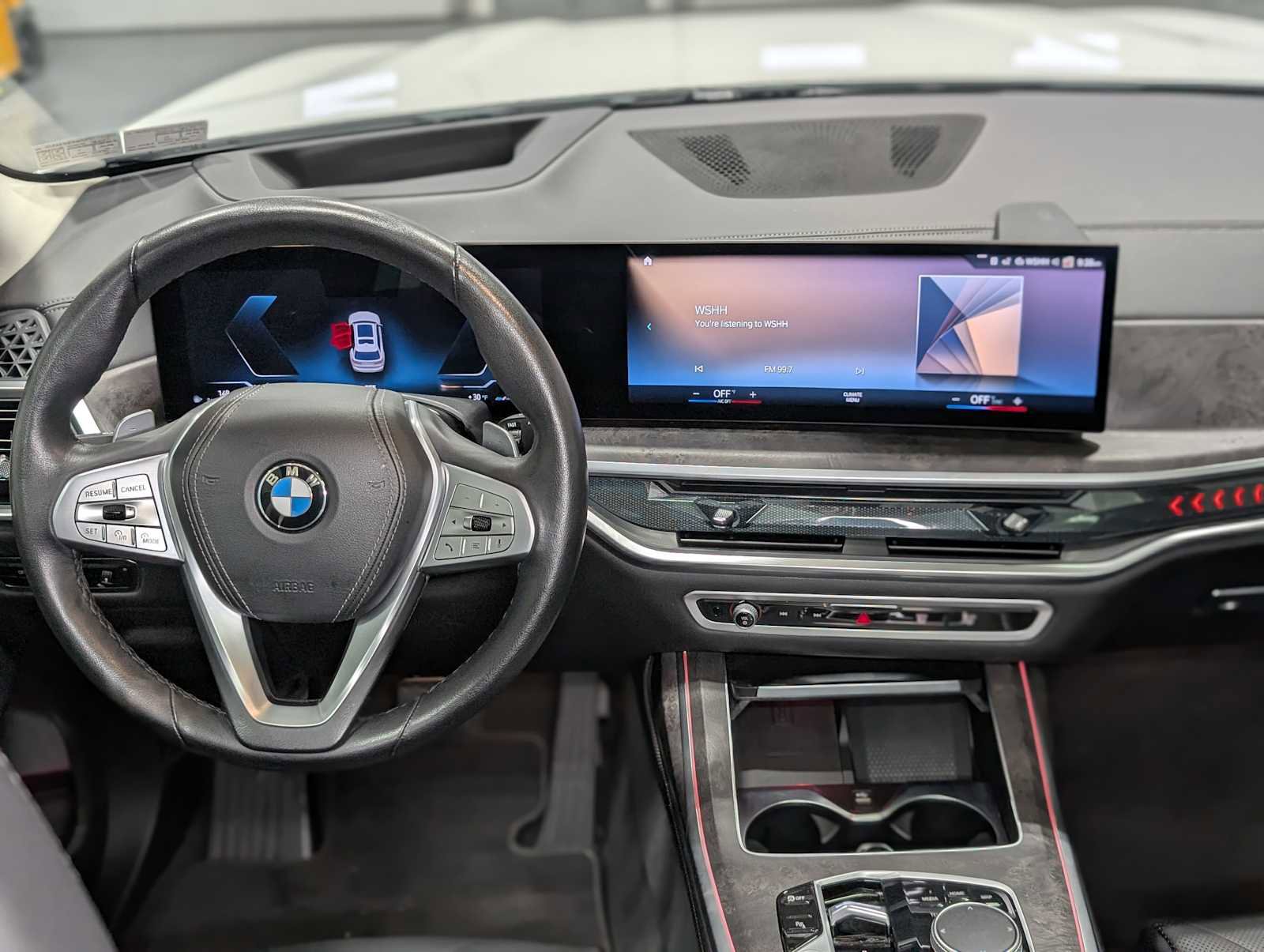 Used 2023 BMW X7 xDrive40i w/ Climate Comfort Package image 5