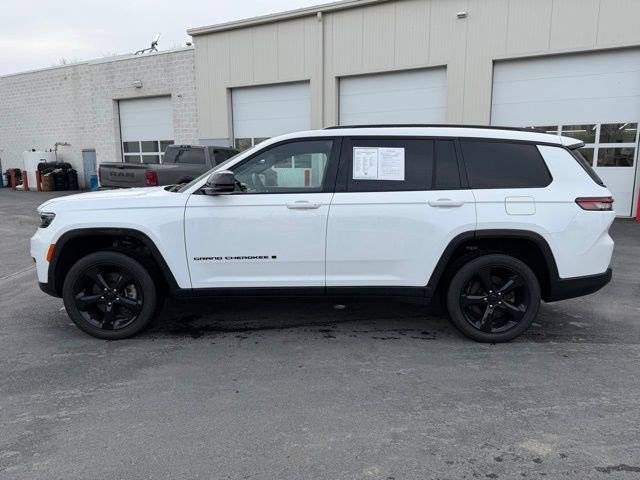 Used 2022 Jeep Grand Cherokee L Laredo image 2