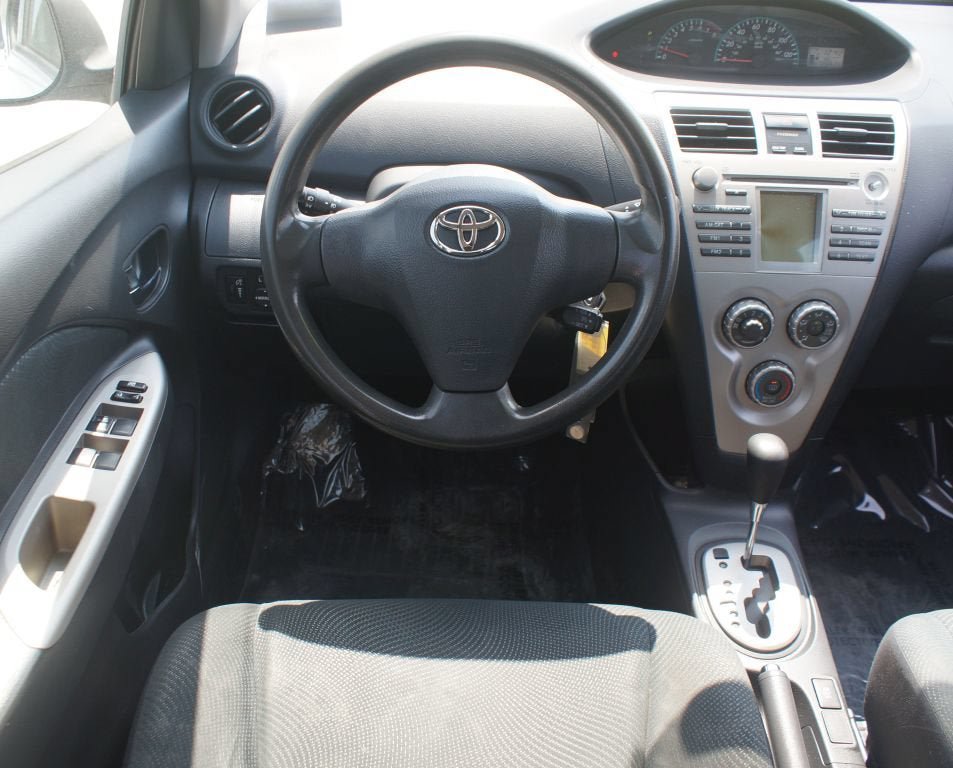 Used 2010 Toyota Yaris Sedan FWD image 5