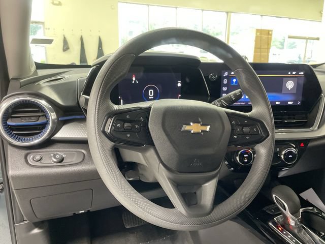 Certified 2025 Chevrolet Trax LT FWD image 14