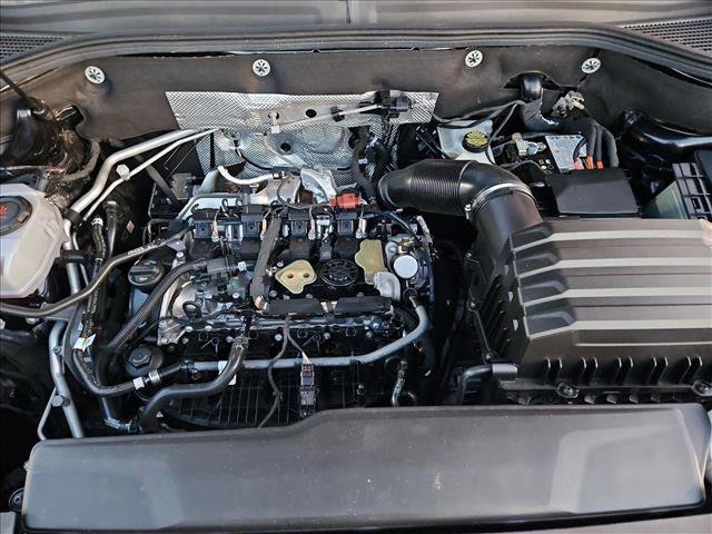 Used 2025 Volkswagen Atlas Cross Sport SE image 23