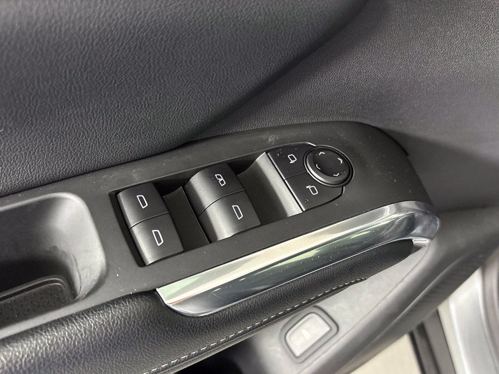 Used 2025 Chevrolet Traverse LT FWD image 15