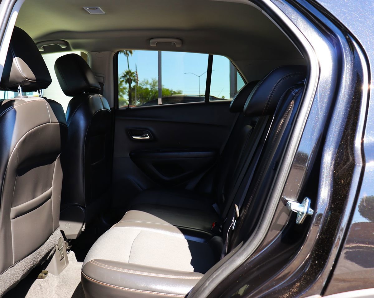 Used 2022 Chevrolet Trax LT w/ LT Convenience Package AWD/4WD image 33
