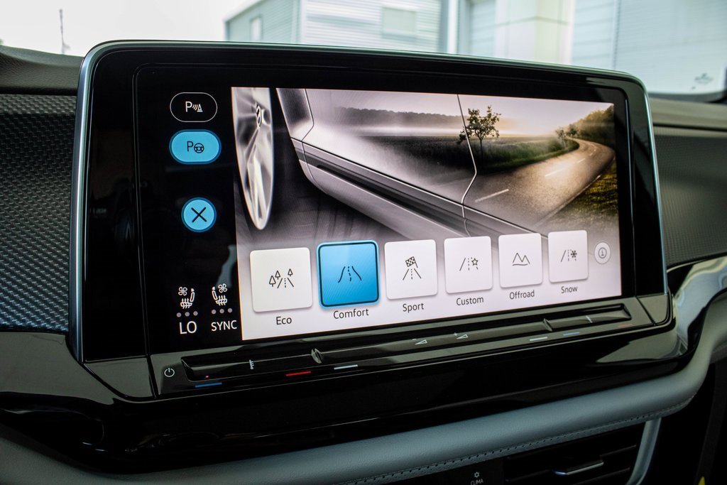 New 2025 Volkswagen Atlas Cross Sport SEL Premium R-Line image 6
