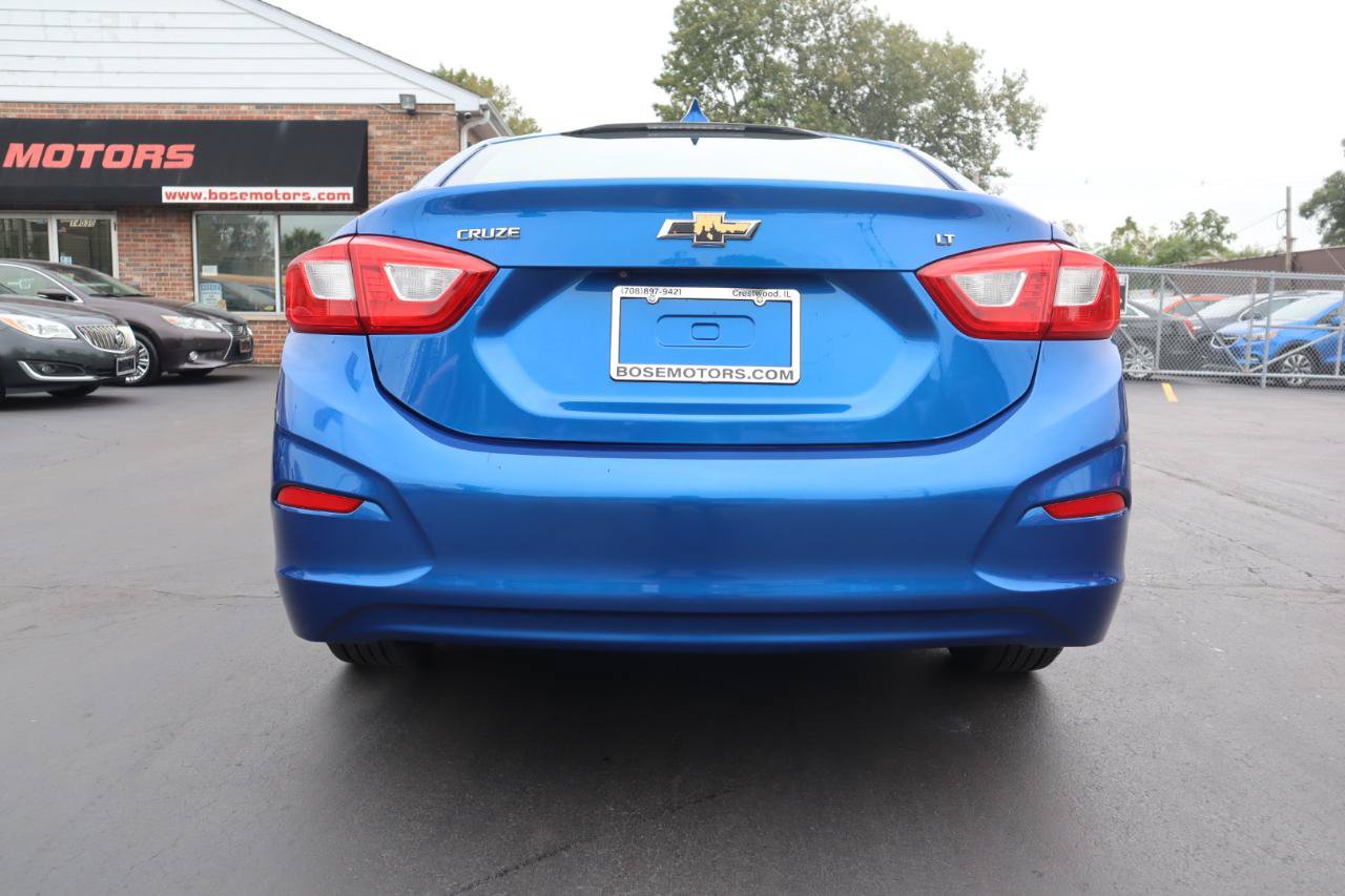 Used 2016 Chevrolet Cruze LT w/ Sun And Sound Package FWD image 4