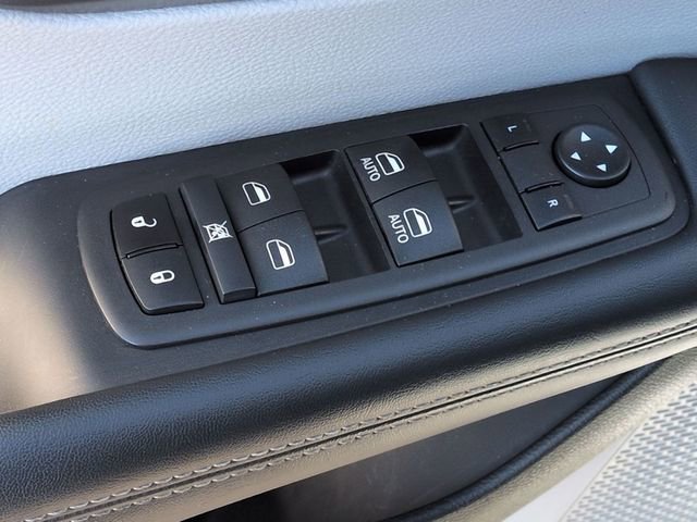 Used 2024 Chrysler Pacifica Touring-L image 15