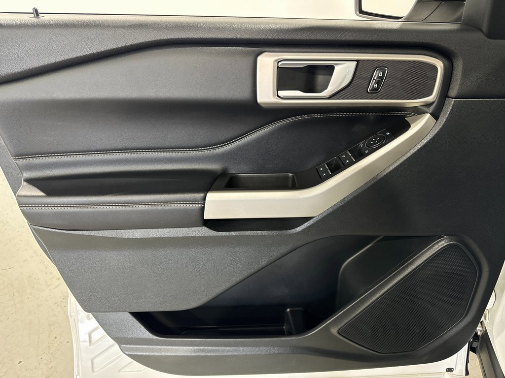 Used 2021 Ford Explorer XLT image 17