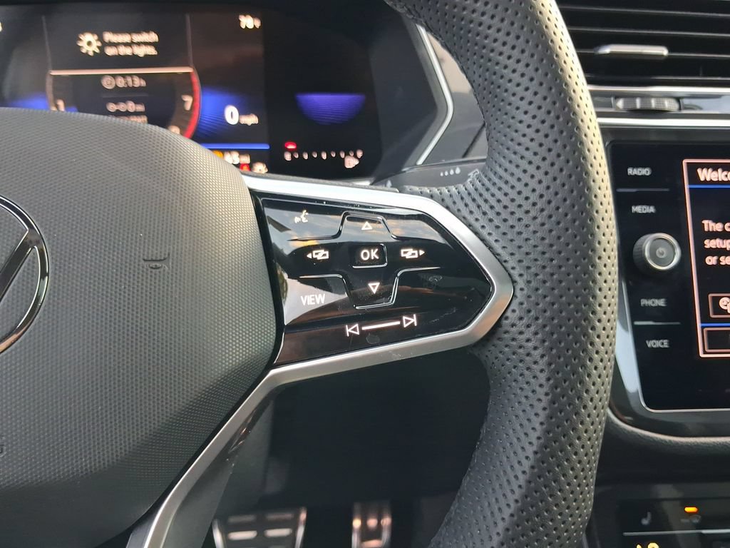 Certified 2023 Volkswagen Tiguan SE R-Line FWD image 21