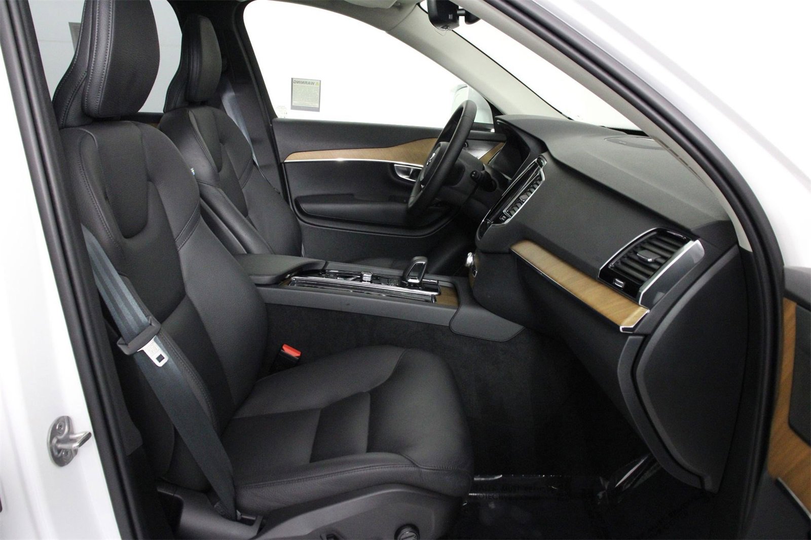 Certified 2024 Volvo XC90 T8 Plus w/ Protection Package Premier image 29