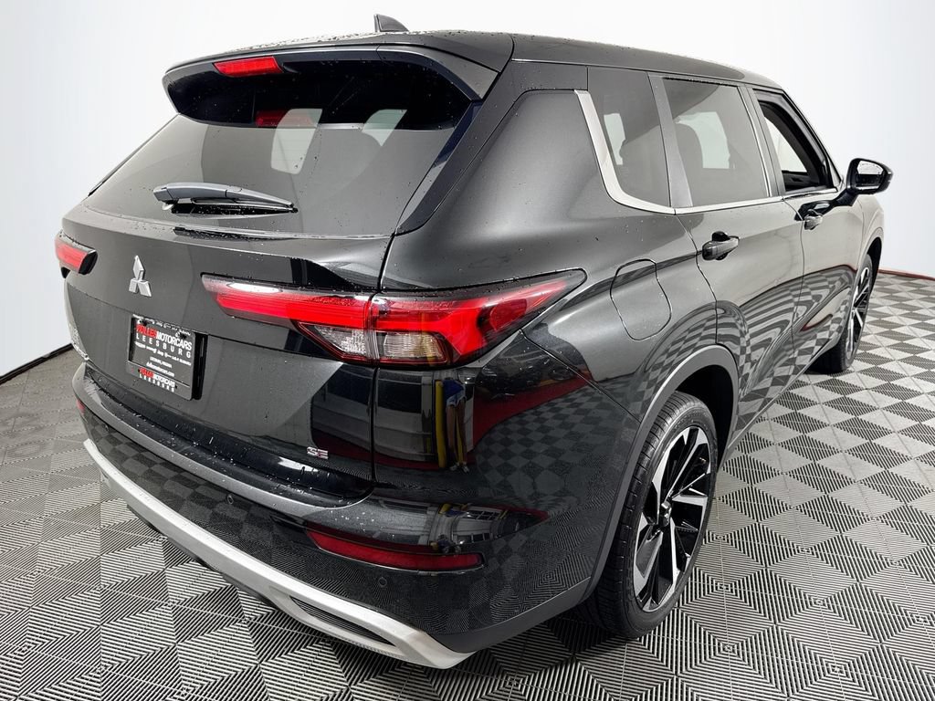 Used 2023 Mitsubishi Outlander SE AWD/4WD image 7