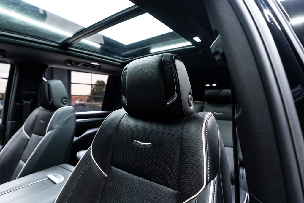 Used 2025 Cadillac Escalade ESV Premium Luxury RWD image 23
