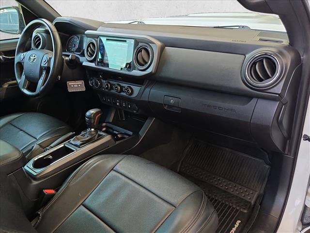 Used 2018 Toyota Tacoma TRD Sport w/ Technology Package AWD/4WD image 19