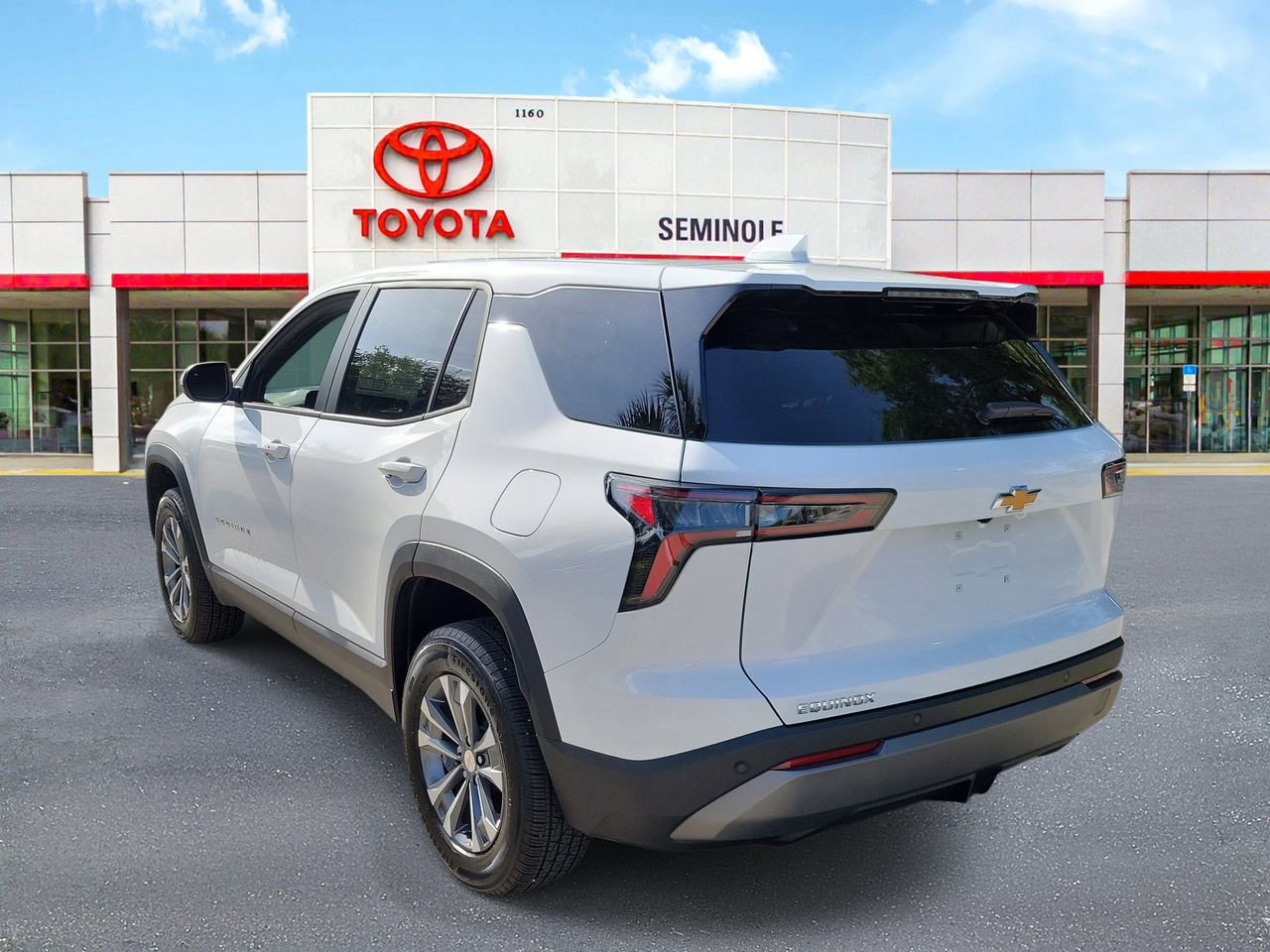 Used 2026 Chevrolet Equinox LT FWD image 4