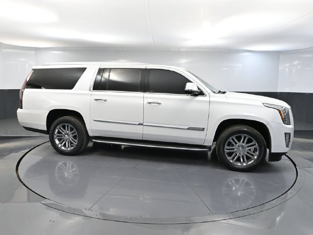 Used 2017 Cadillac Escalade ESV 4WD image 3
