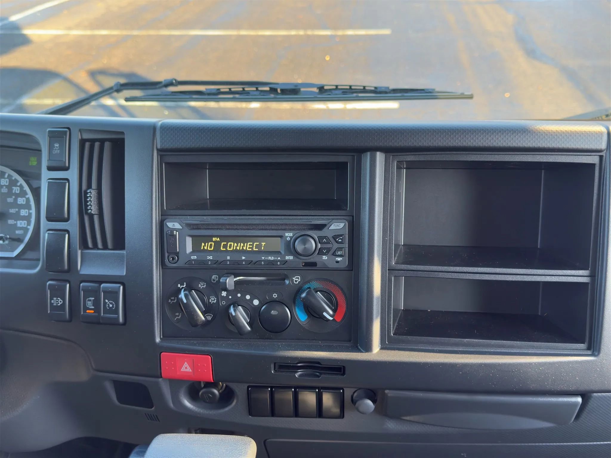 Used 2023 Isuzu NPR image 21