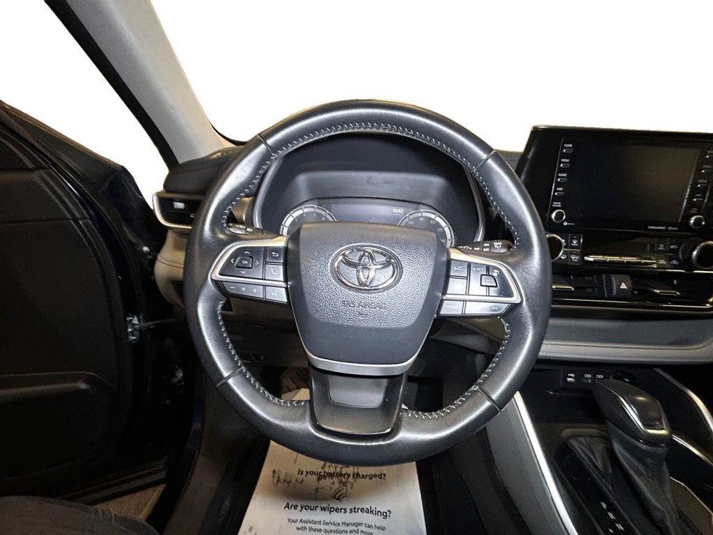 Used 2022 Toyota Highlander XLE image 12