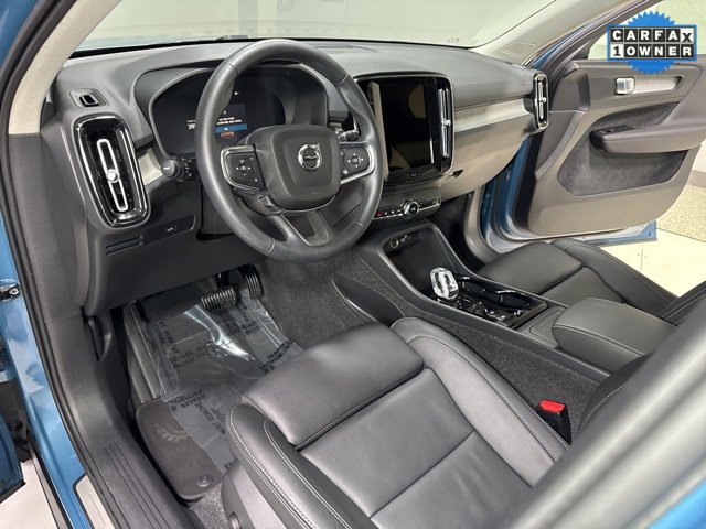 Used 2025 Volvo XC40 B5 Plus image 11
