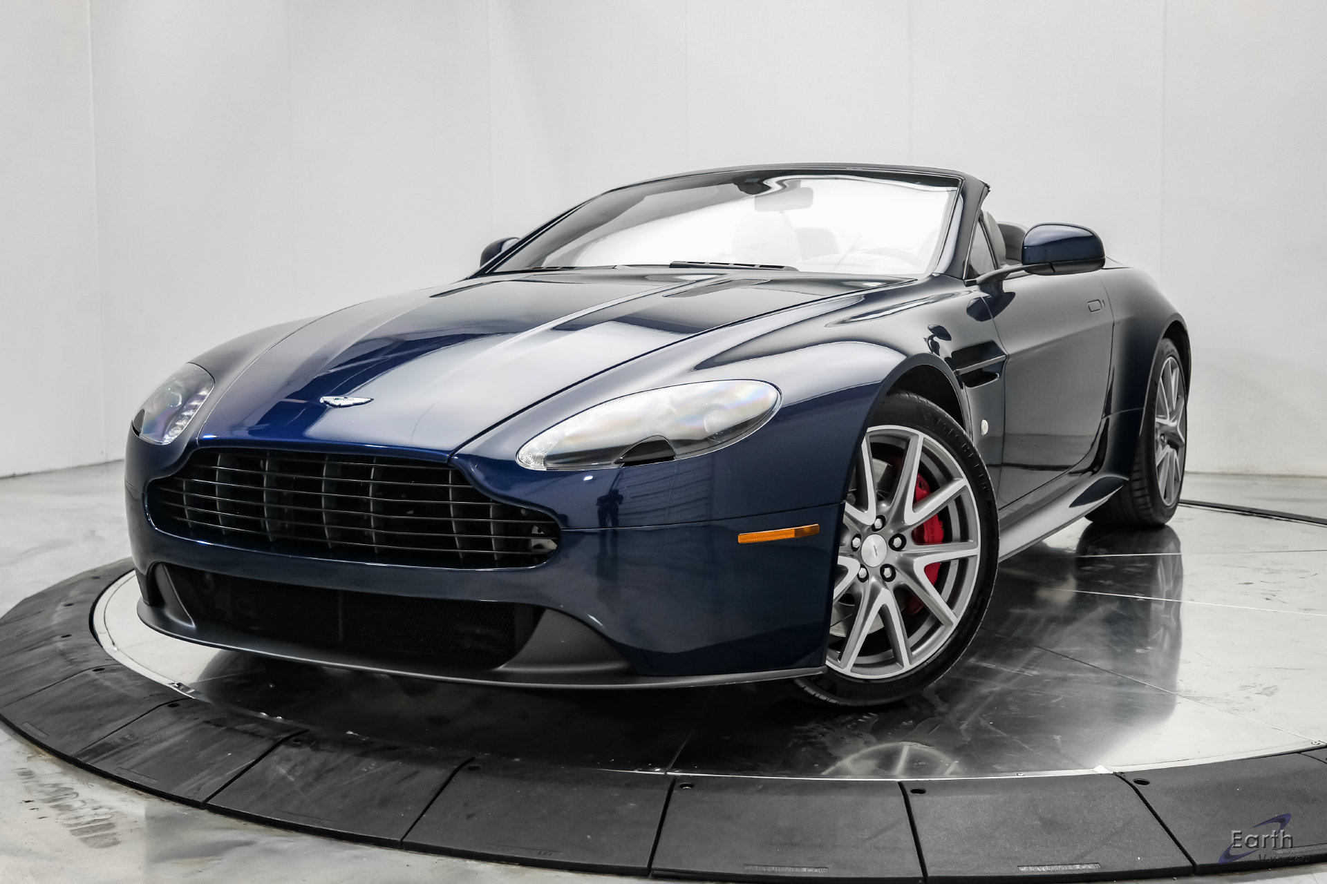 Used 2015 Aston Martin V8 Vantage GT RWD image 7