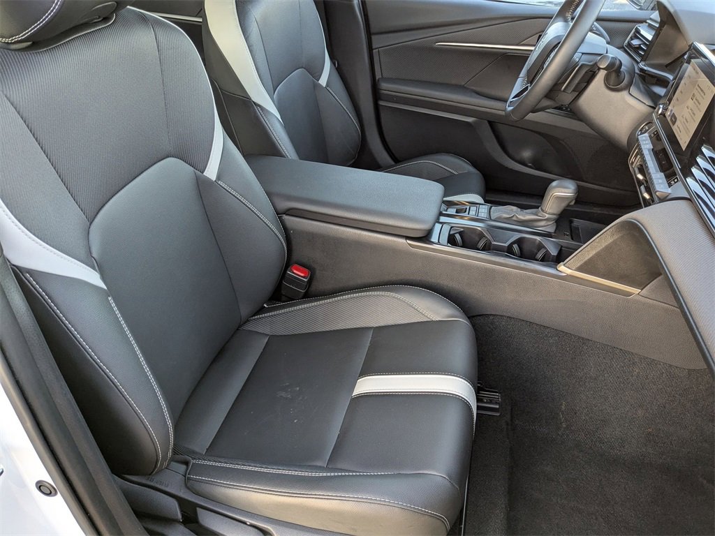 Used 2025 Toyota Camry SE image 37