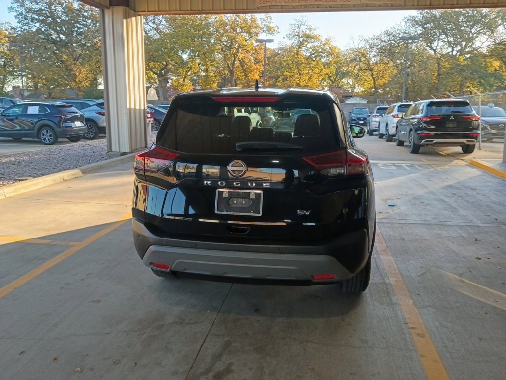 Used 2023 Nissan Rogue SV image 10