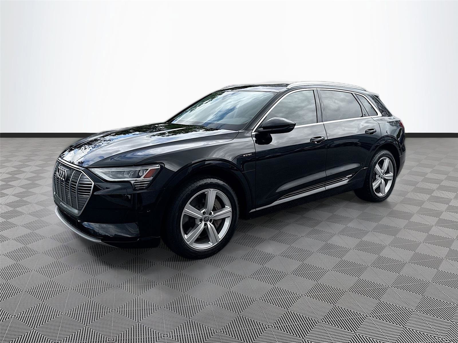 Certified 2019 Audi e-tron Premium Plus AWD/4WD image 3