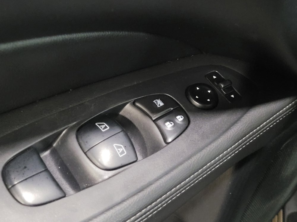 Used 2020 Nissan Pathfinder SV image 27