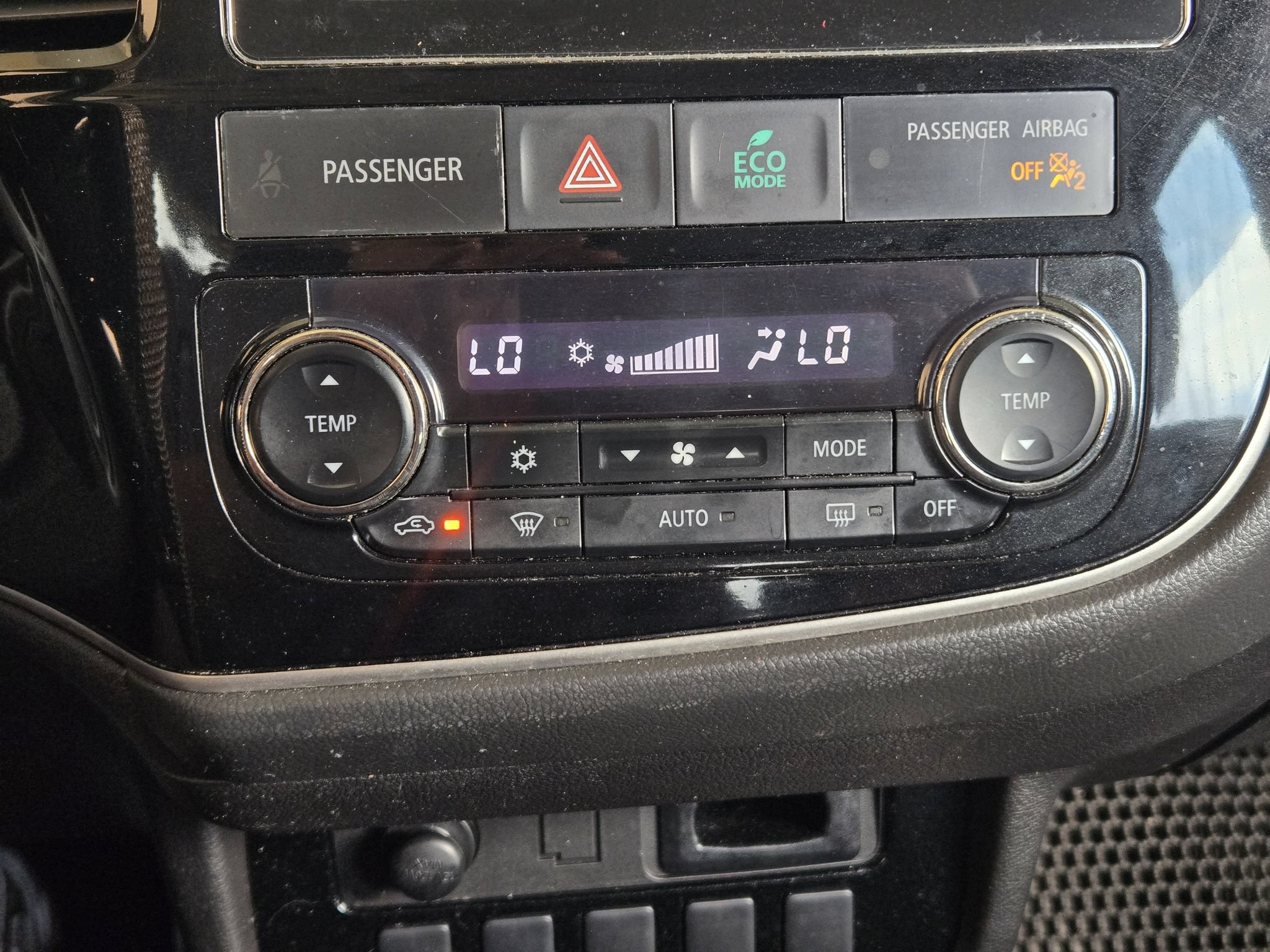 Used 2017 Mitsubishi Outlander SE FWD image 18