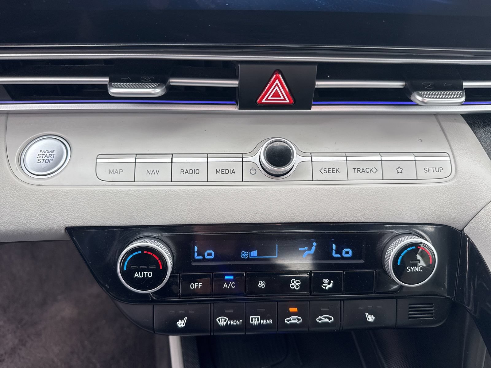 Used 2024 Hyundai Elantra Limited FWD image 29