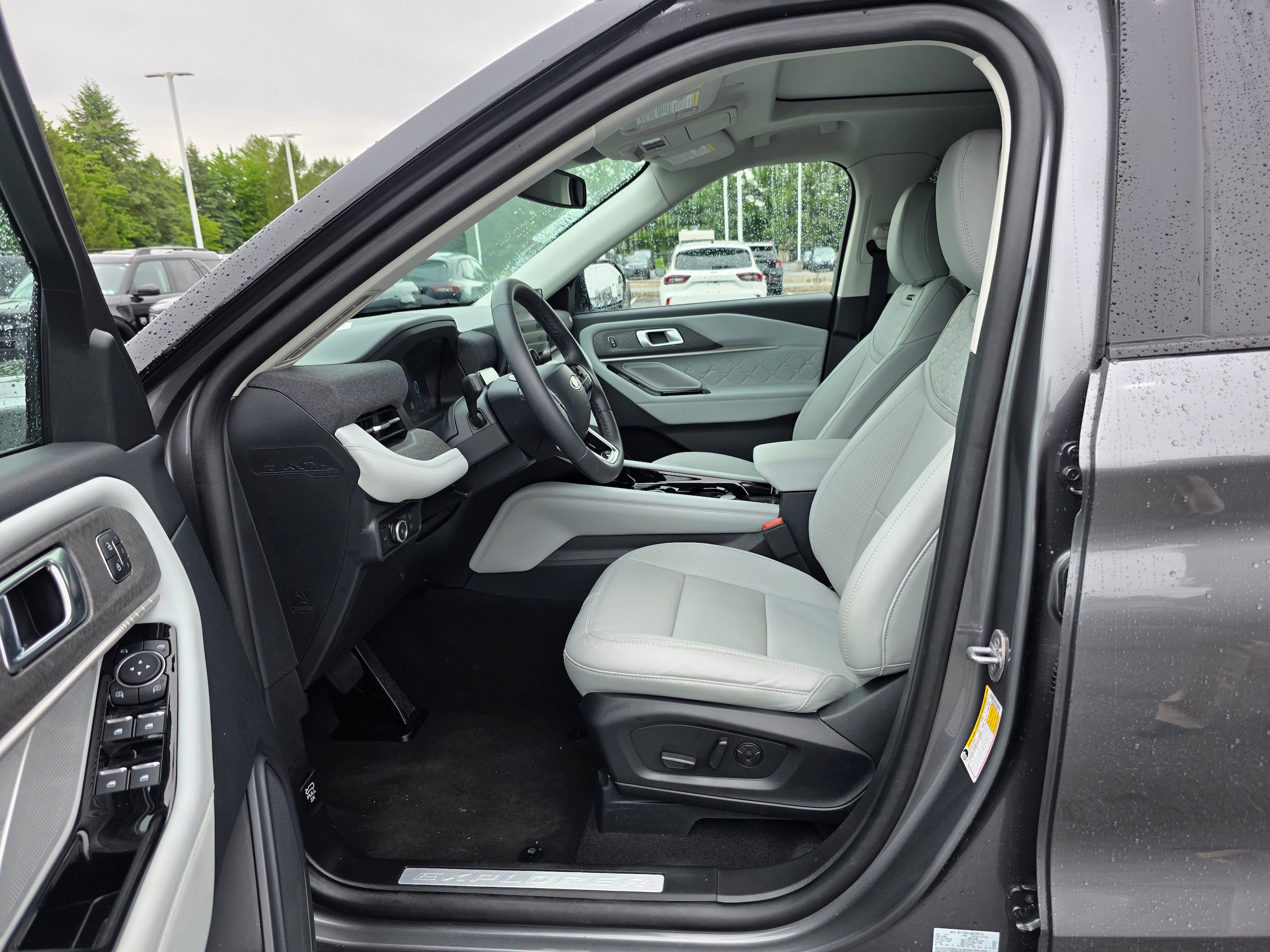 Used 2025 Ford Explorer Platinum w/ Ultimate Package AWD/4WD image 20