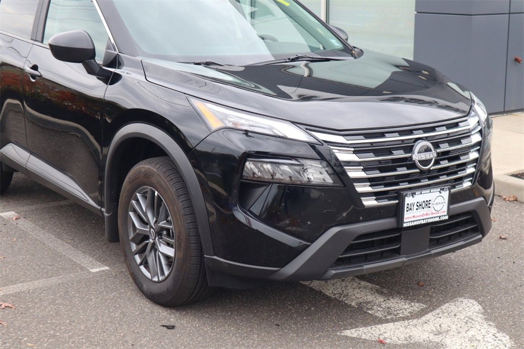 Certified 2025 Nissan Rogue S image 4