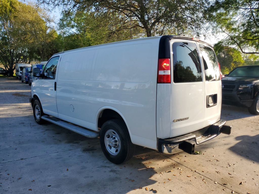 Used 2024 Chevrolet Express 2500 w/ Driver Convenience Package RWD image 4
