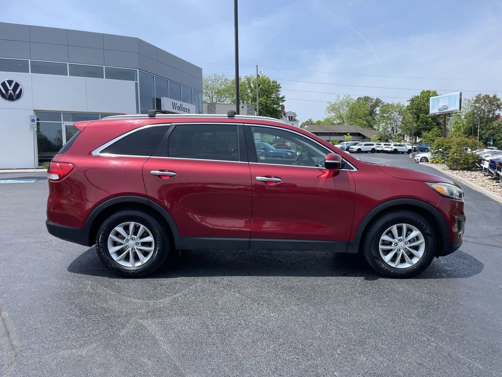 Used 2016 Kia Sorento FWD w/ LX Convenience Package image 4