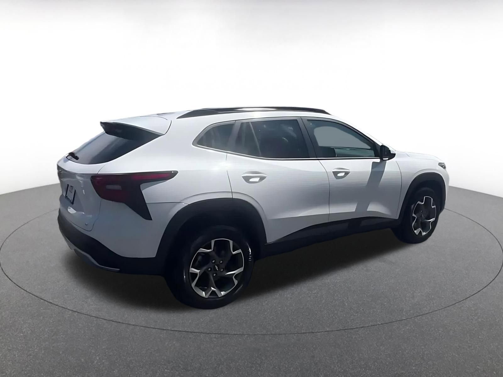 Used 2025 Chevrolet Trax LT w/ LT Convenience Package FWD image 15