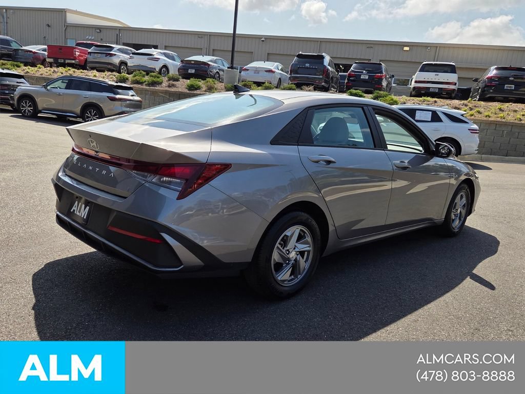Used 2024 Hyundai Elantra SE FWD image 13