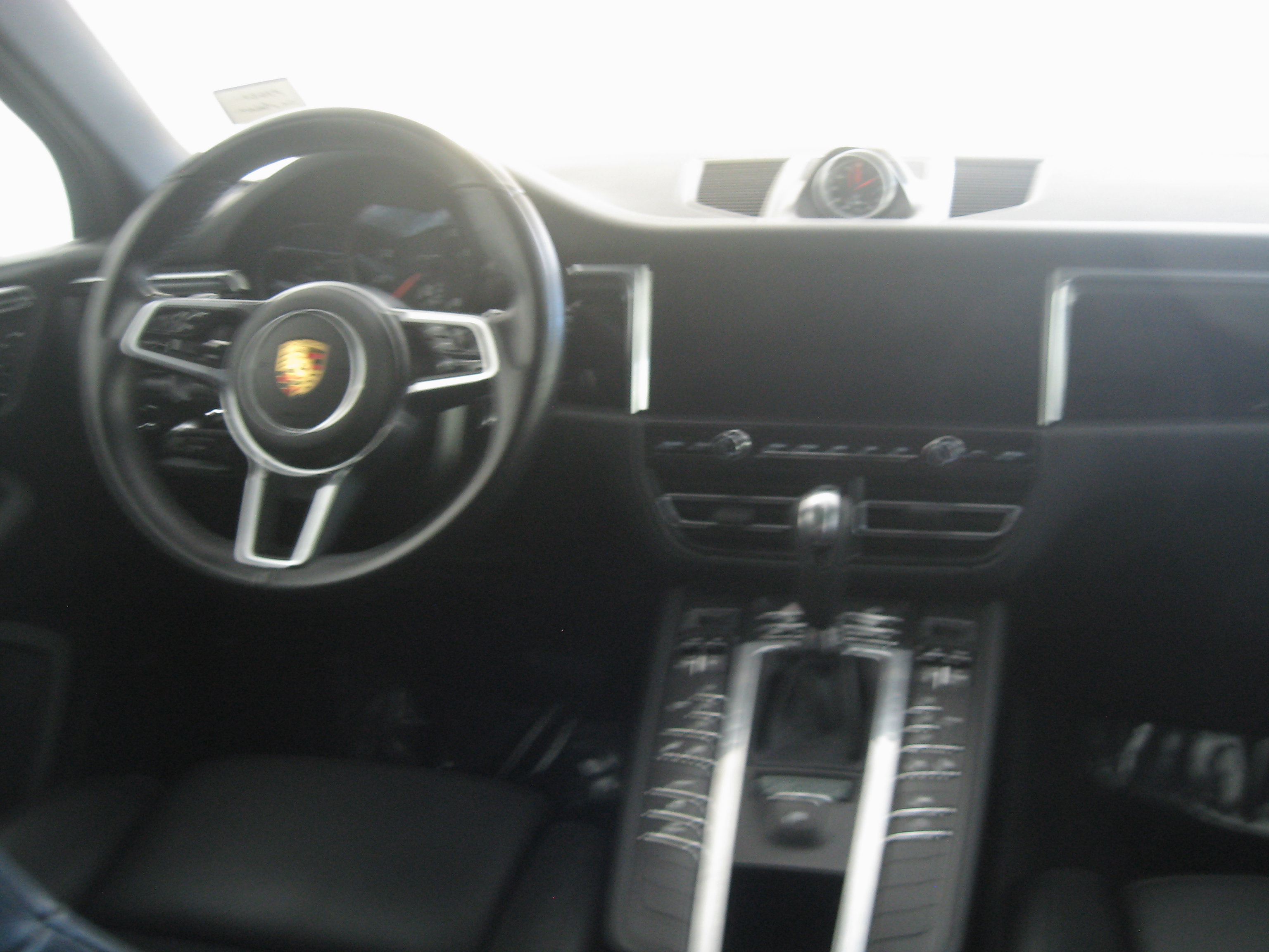 Used 2021 Porsche Macan image 2
