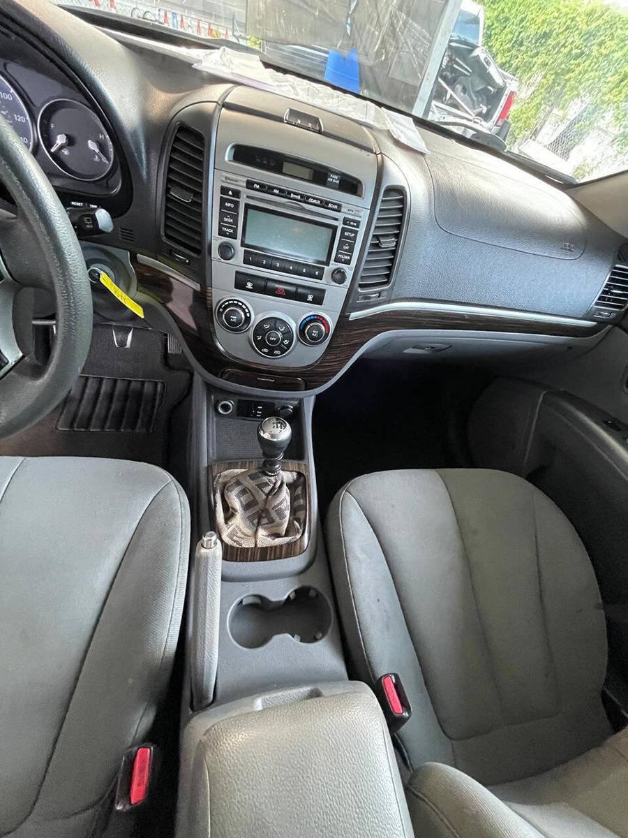 Used 2011 Hyundai Santa Fe GLS FWD image 9