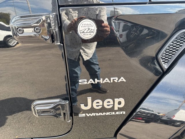 Used 2024 Jeep Wrangler Sahara w/ Technology Group image 12