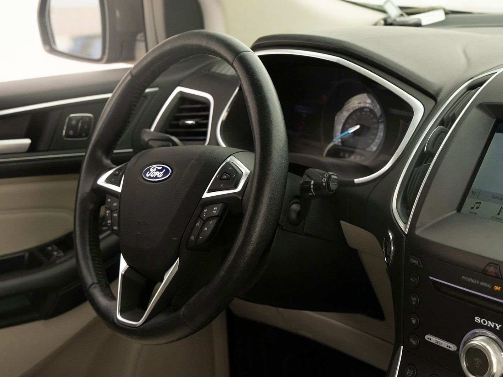 Used 2017 Ford Edge Titanium w/ Equipment Group 301A AWD/4WD image 30