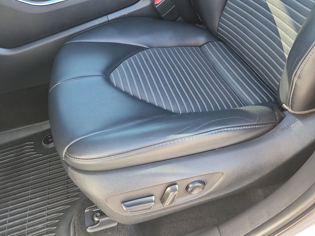 Used 2023 Toyota Highlander XSE image 8