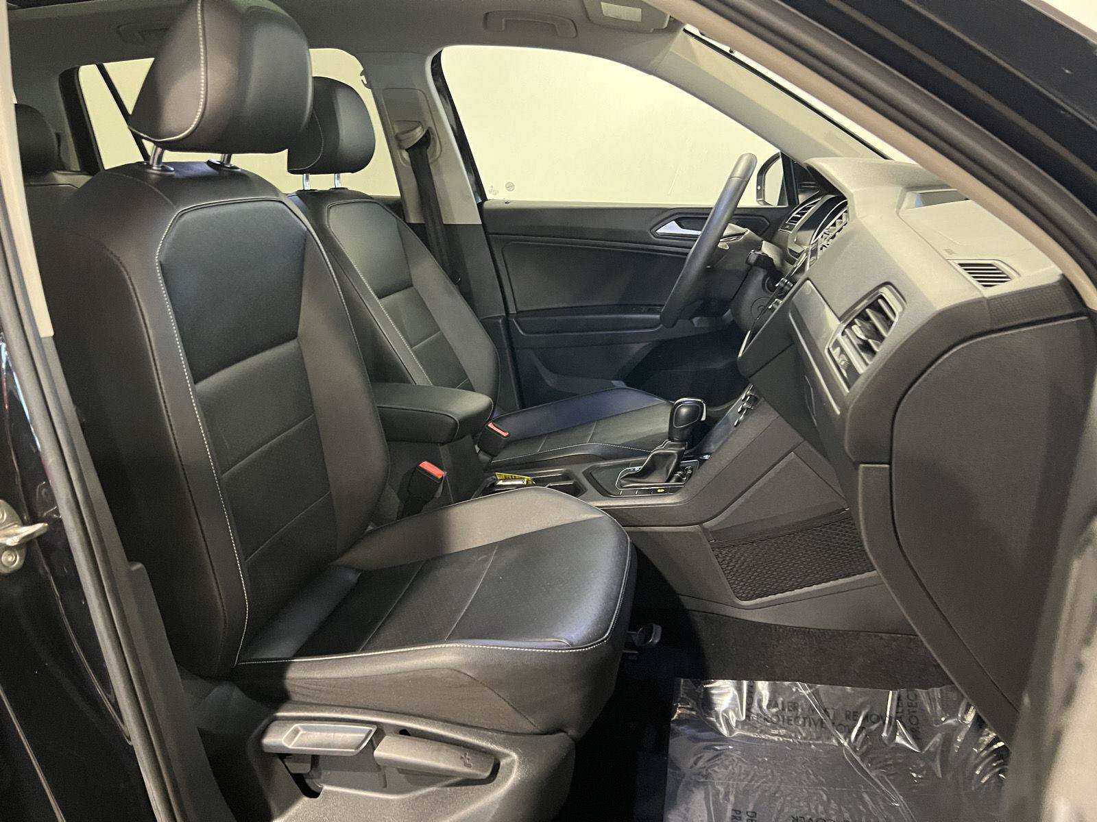 Used 2021 Volkswagen Tiguan SE FWD image 39