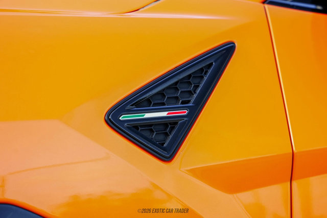 Used 2022 Lamborghini Urus image 65
