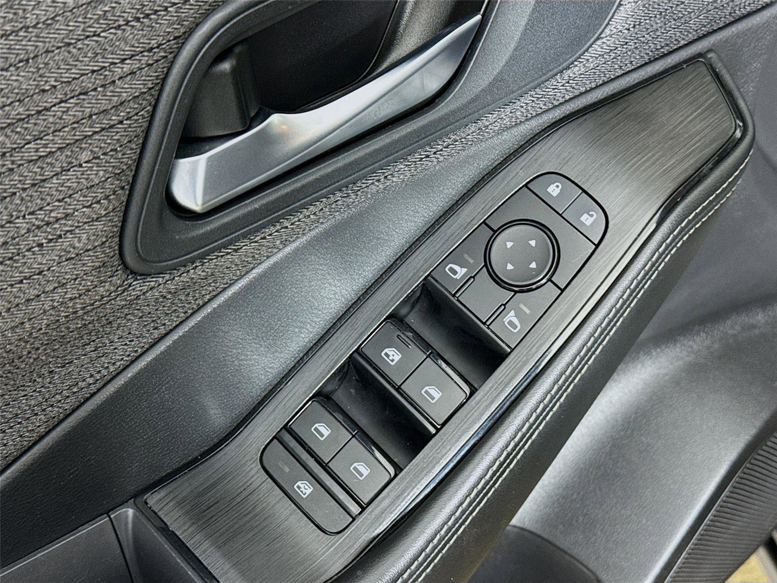 Used 2021 Nissan Rogue SV image 18