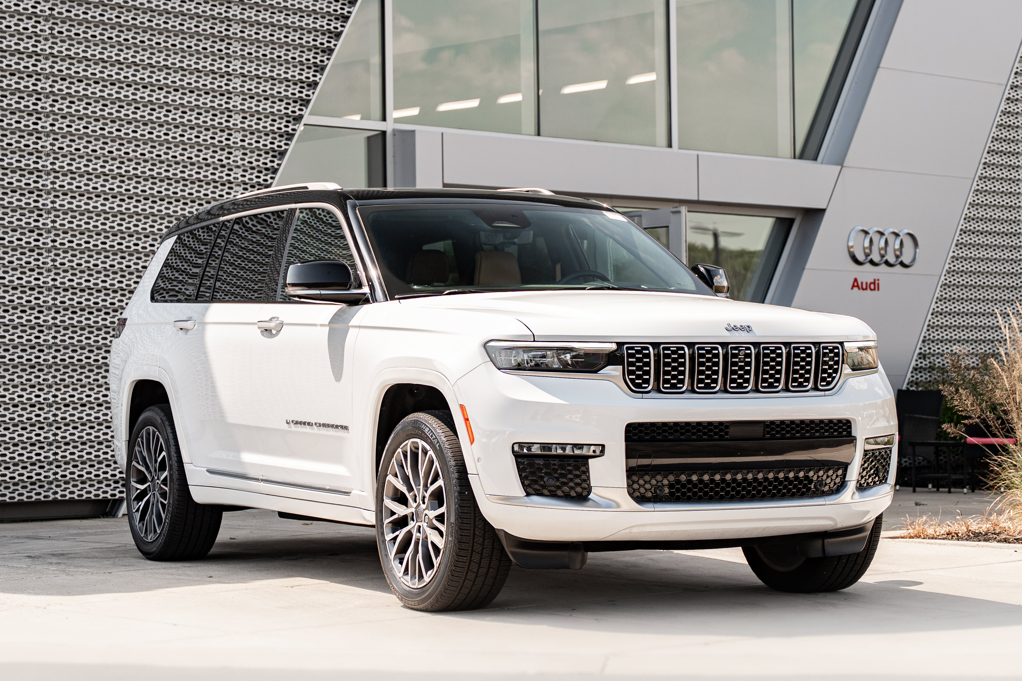 Used 2021 Jeep Grand Cherokee L Summit AWD/4WD image 1