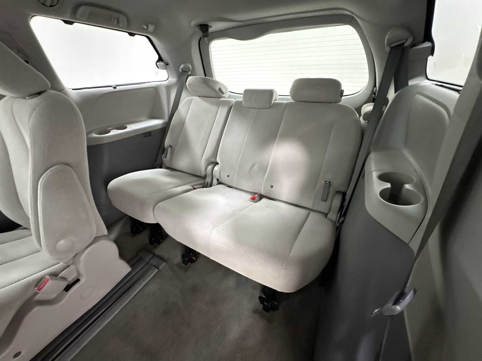 Used 2014 Toyota Sienna LE FWD image 24