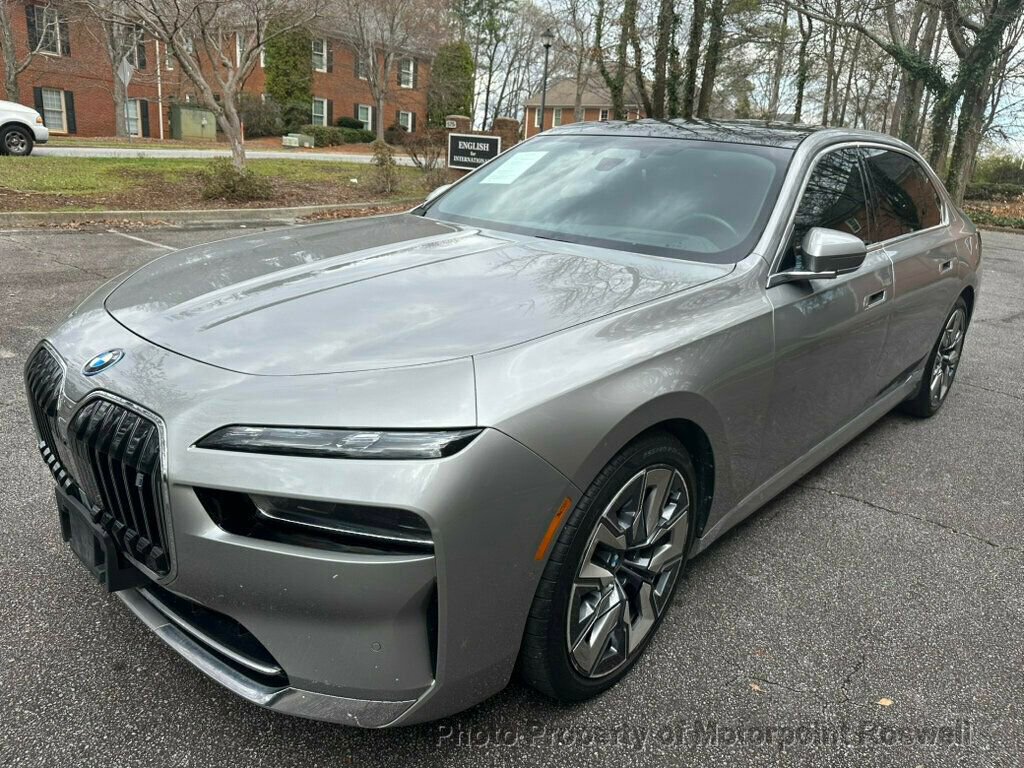 Used 2023 BMW i7 xDrive60 w/ Executive Package 2 AWD/4WD image 7
